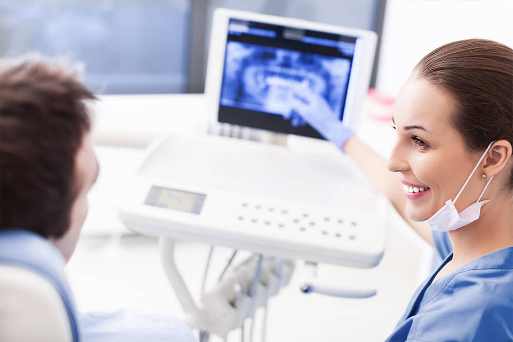 Strempel_Arzthelferin_mit_Patient